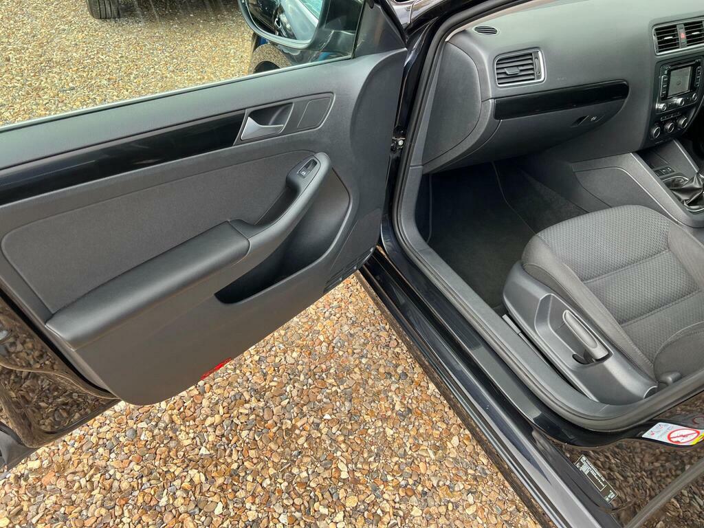 Volkswagen Jetta Black #19