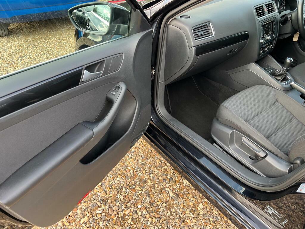 Volkswagen Jetta Black #23