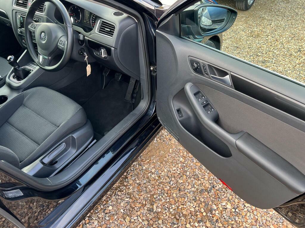 Volkswagen Jetta Black #20