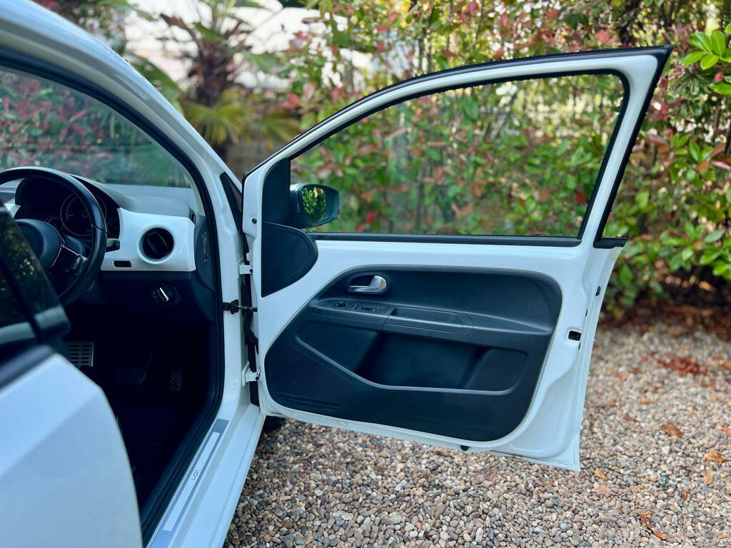 Volkswagen Up High Up Black #9