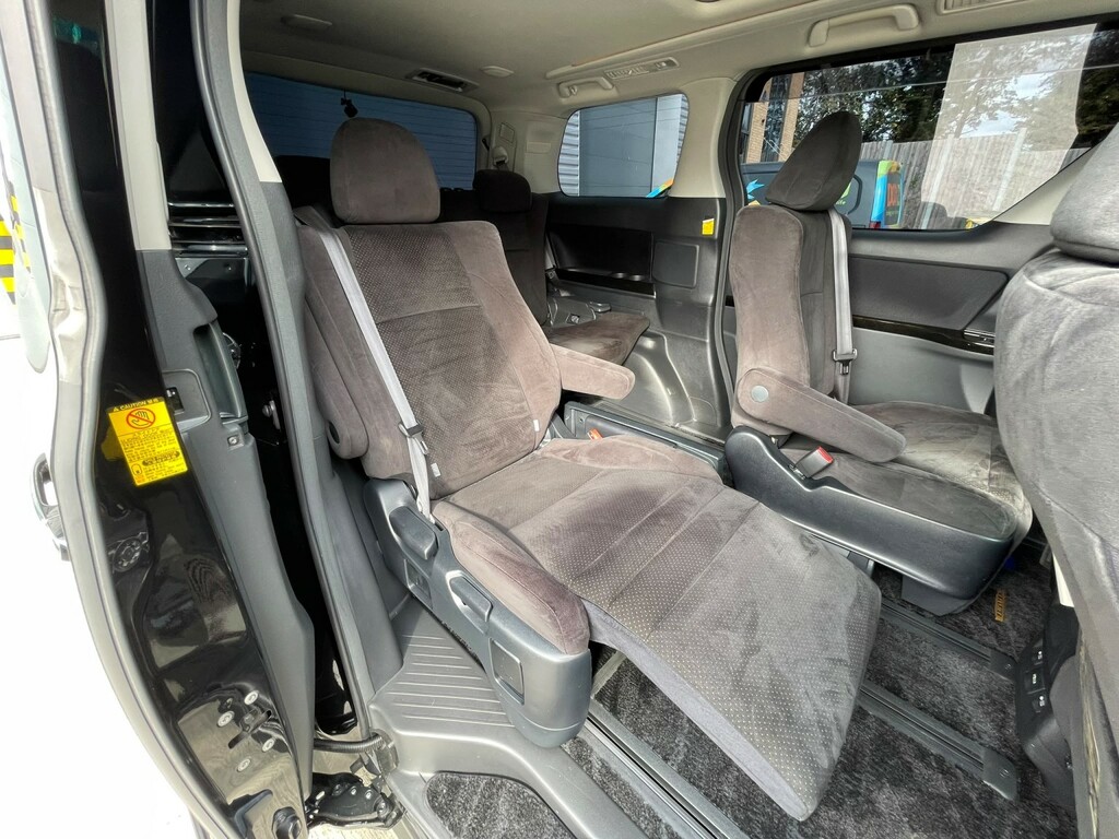 Toyota Vellfire #61