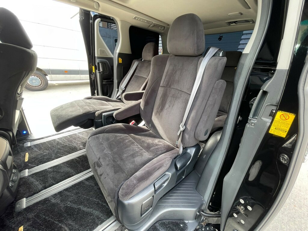 Toyota Vellfire #68