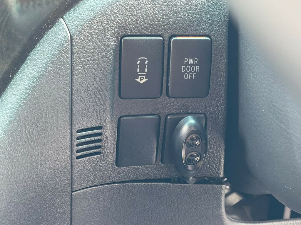 Toyota Vellfire #60