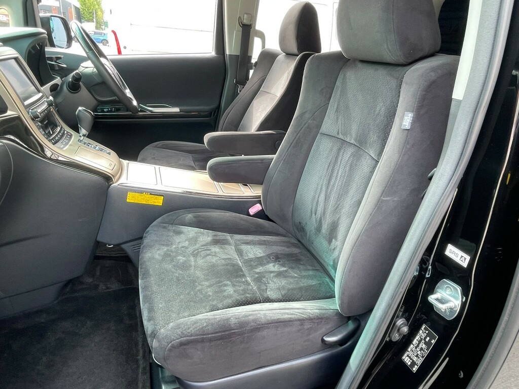 Toyota Vellfire #72