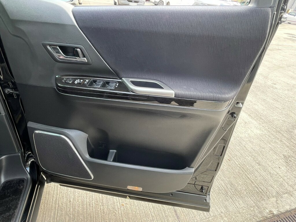 Toyota Vellfire #50