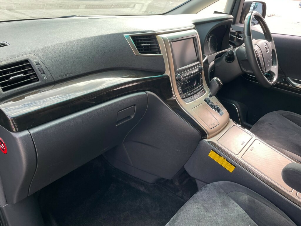 Toyota Vellfire #67