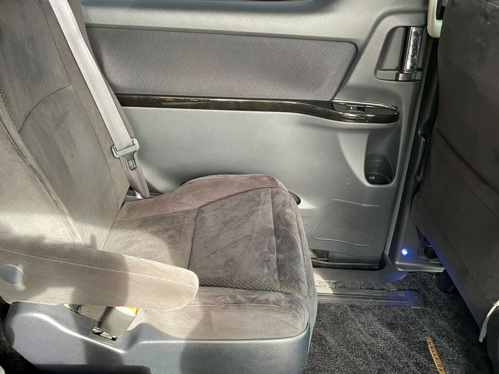 Toyota Vellfire #71