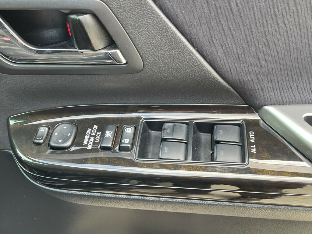 Toyota Vellfire #49