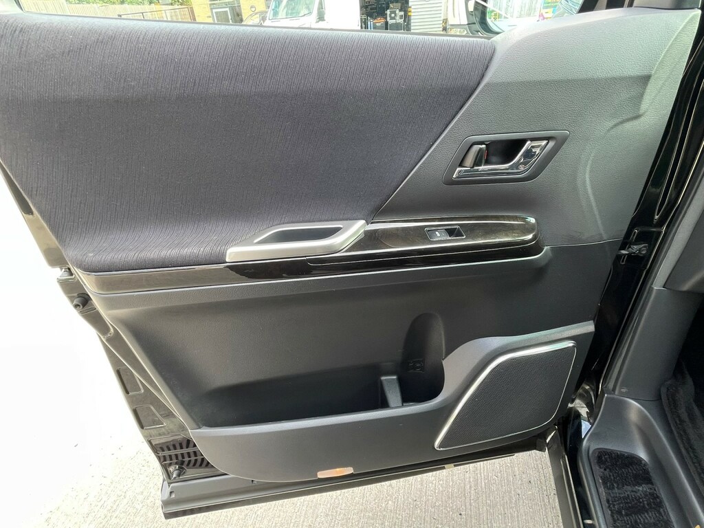 Toyota Vellfire #69
