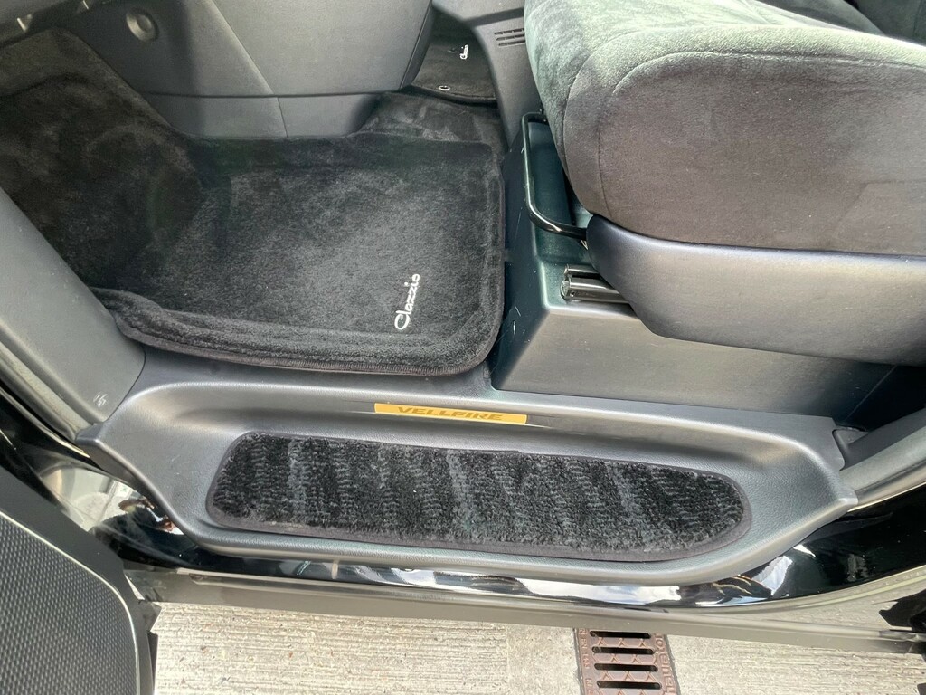 Toyota Vellfire #70