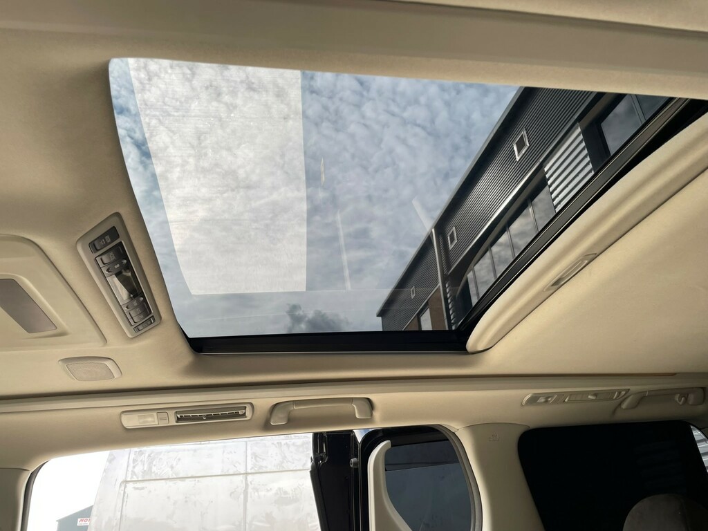 Toyota Vellfire #66