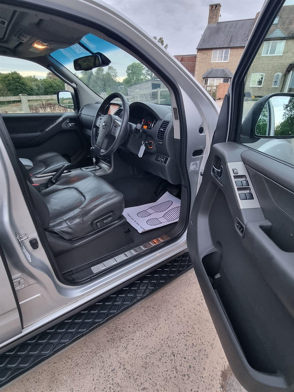 Nissan Pathfinder Acenta Black #11