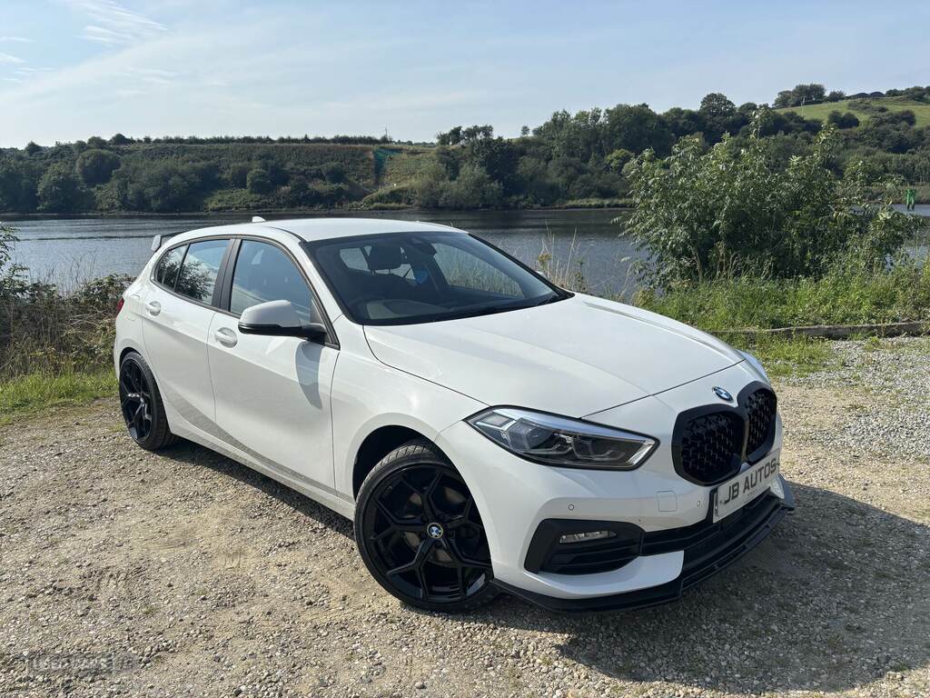 BMW 1 Series 118I 136 Se Live Cockpit Professional White