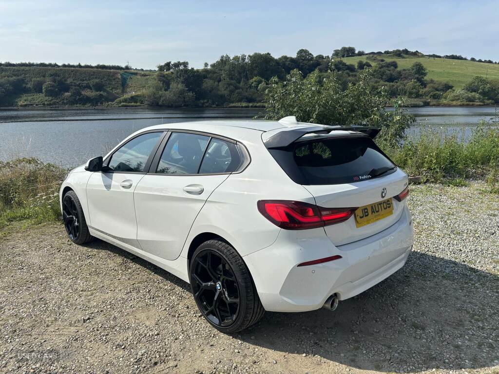 BMW 1 Series 118I 136 Se Live Cockpit Professional EA22GVN White #4