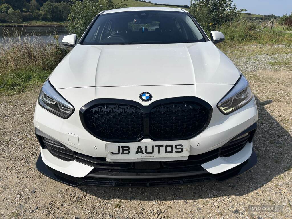 BMW 1 Series 118I 136 Se Live Cockpit Professional EA22GVN White #3