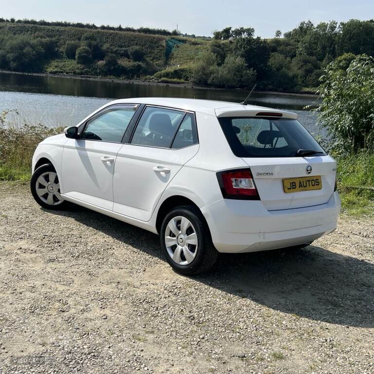 Skoda Fabia 1.0 Mpi 60 S SY66TVJ White #4
