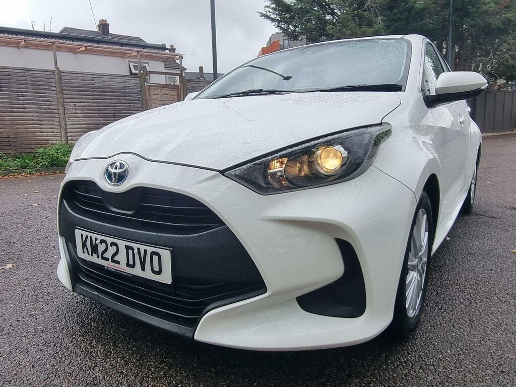 Toyota Yaris 1.5 Vvt-h Icon E-cvt Euro 6 Ss White #4