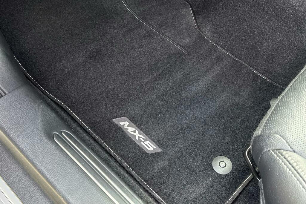 Mazda MX-5 Exclusive-line Red #41