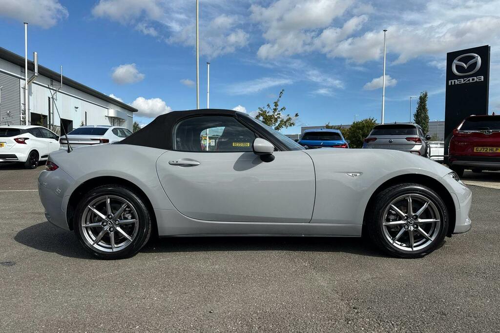 Mazda MX-5 Exclusive-line Red #38