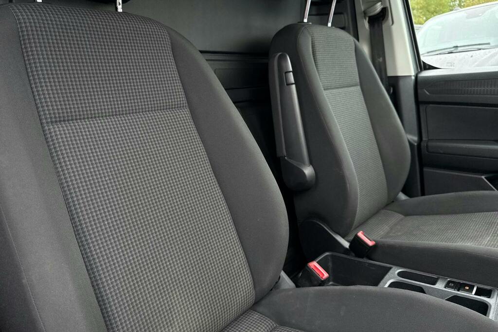 Volkswagen Caddy Maxi Commerce White #18
