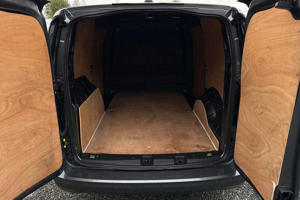 Volkswagen Caddy Maxi Commerce White #14