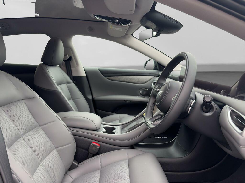 MG IM5 100Kwh Long Range Saloon #11