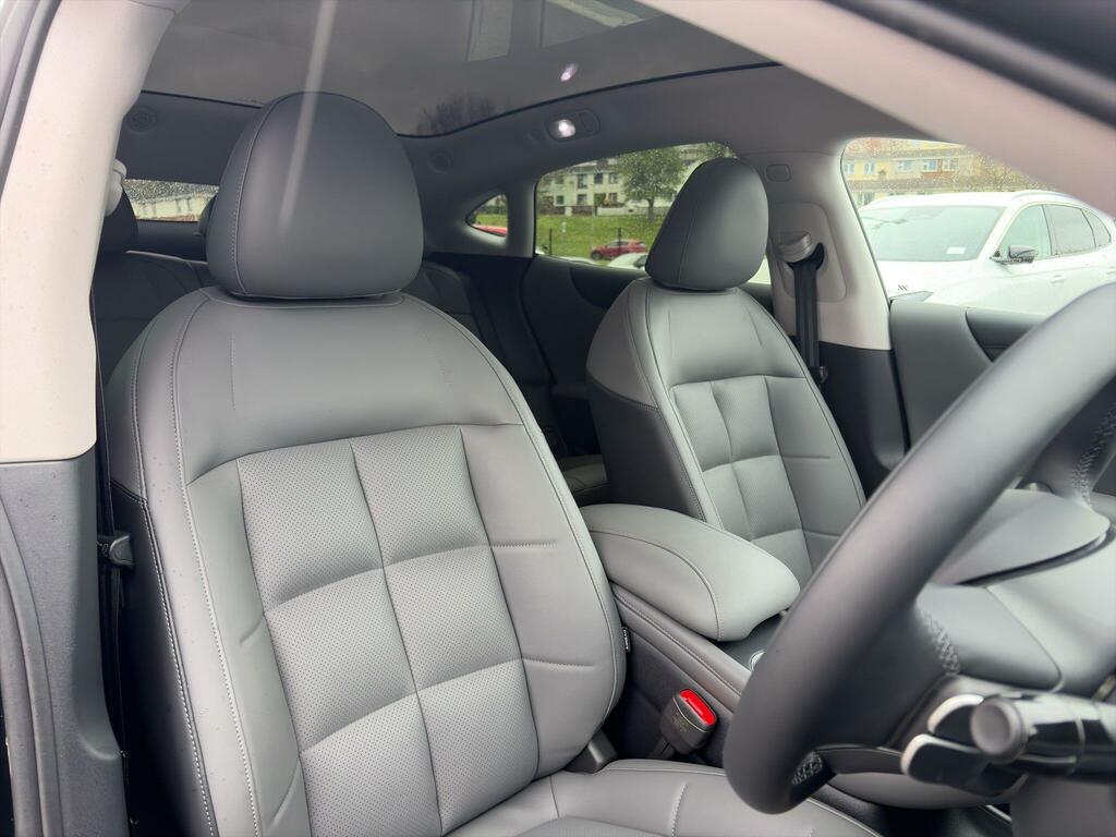 MG IM5 100Kwh Long Range Saloon #16