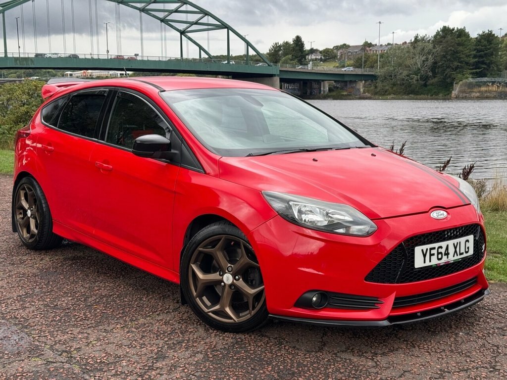 Ford Focus Hatchback YF64XLG Red