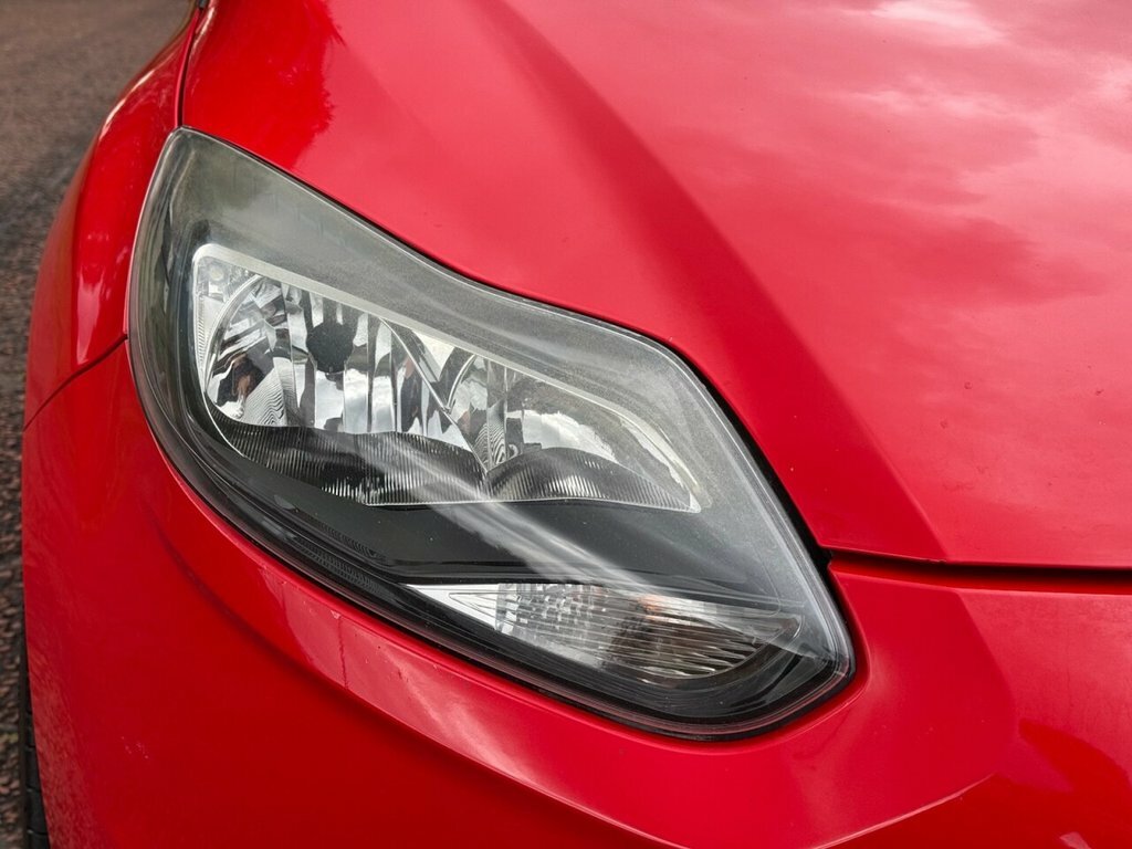 Ford Focus Hatchback YF64XLG Red #4