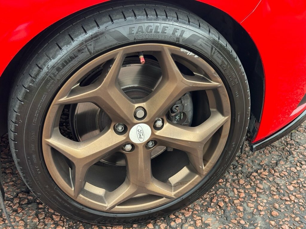 Ford Focus Hatchback YF64XLG Red #6