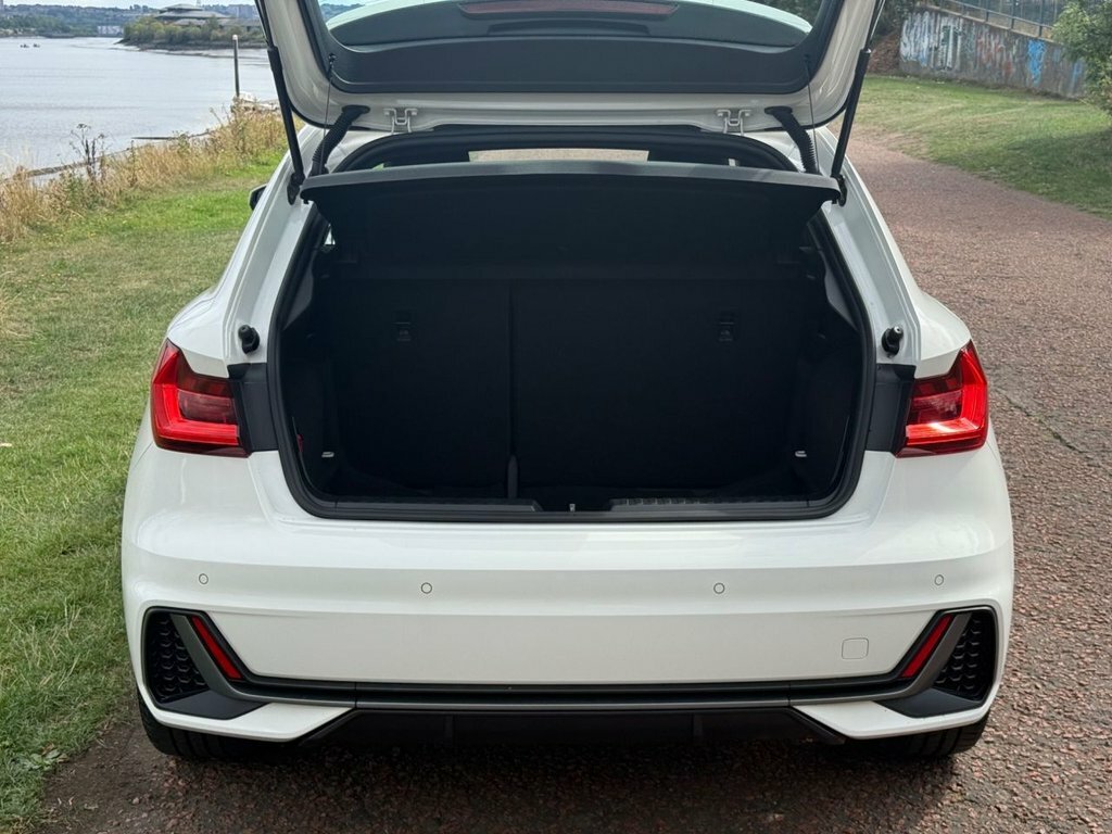 Audi A1 1L S Line White #6