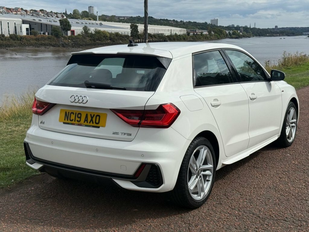 Audi A1 1L S Line White #4