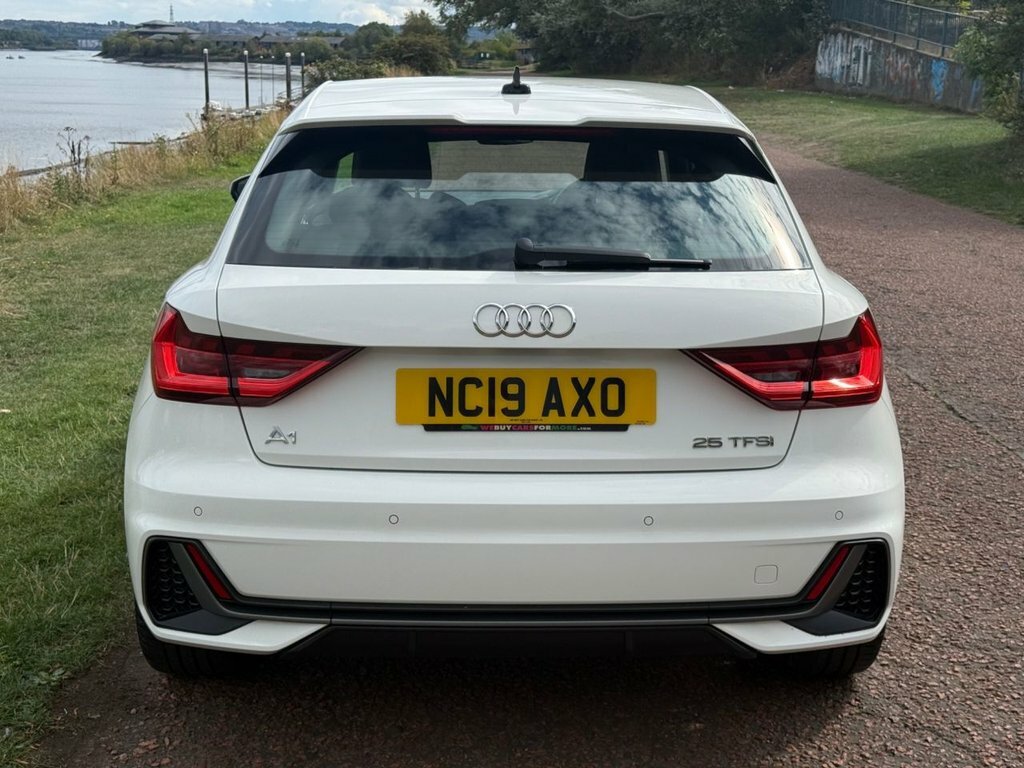 Audi A1 1L S Line White #5