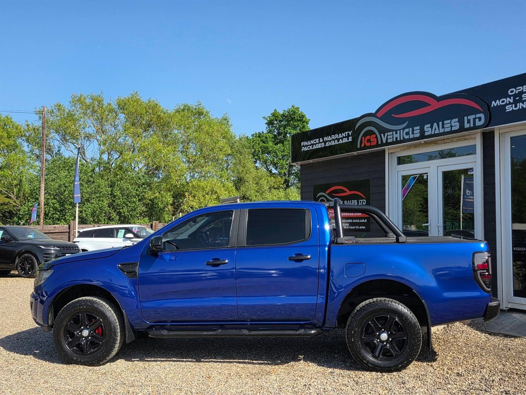 Ford Ranger Wildtrak Black #9