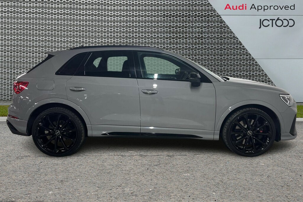 Audi RS Q3 Vorsprung Black #4