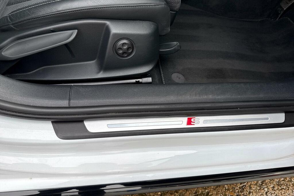 Audi A4 S Line White #36