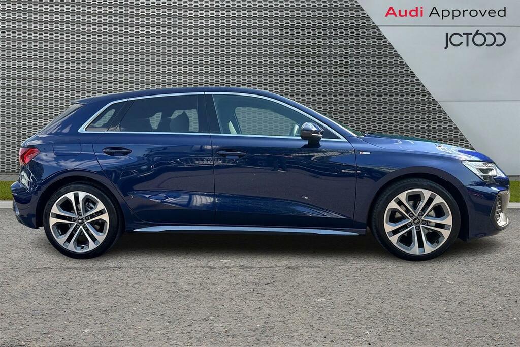 Audi A3 1.5 Tfsi Black Edition Sportback Grey #4