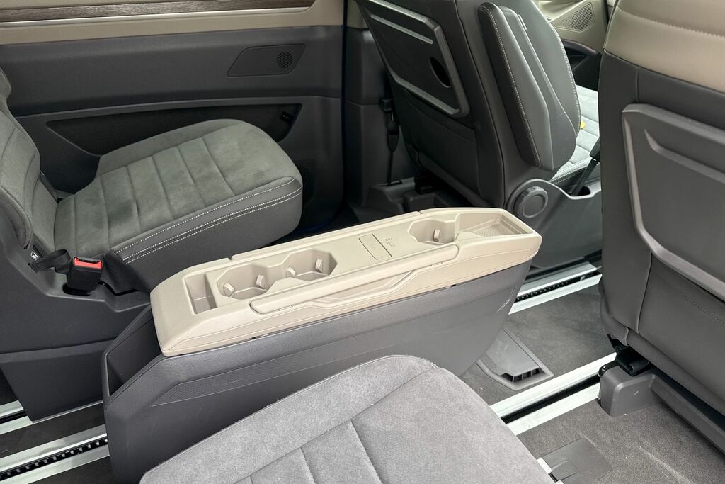 Volkswagen Multivan Style White #25