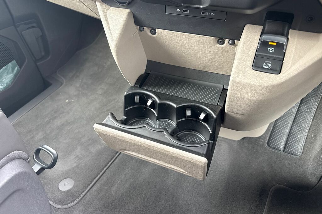 Volkswagen Multivan Style White #36