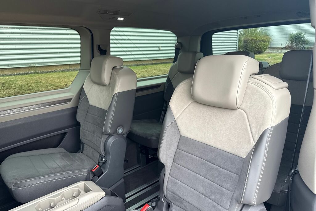 Volkswagen Multivan Style White #9