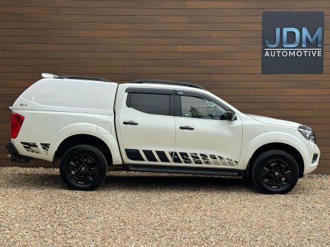 Nissan Navara 2.3 Navara N-guard White #2