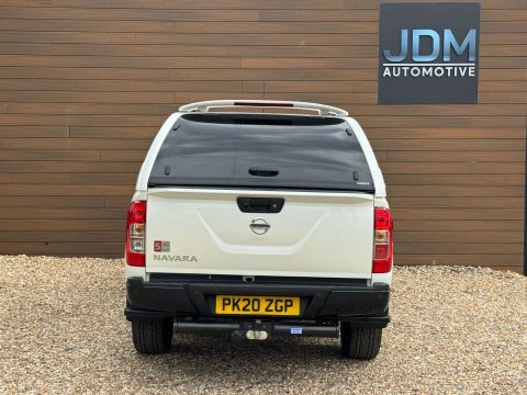 Nissan Navara 2.3 Navara N-guard White #4