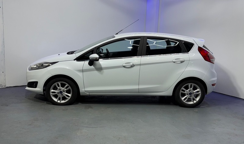 Ford Fiesta Zetec White #4