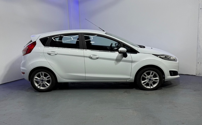 Ford Fiesta Zetec White #5