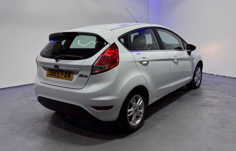 Ford Fiesta Zetec White #6