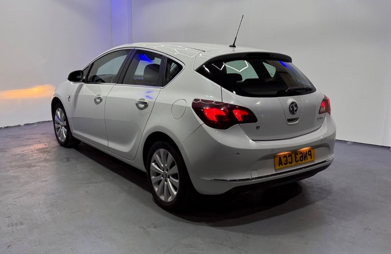 Vauxhall Astra Elite White #6