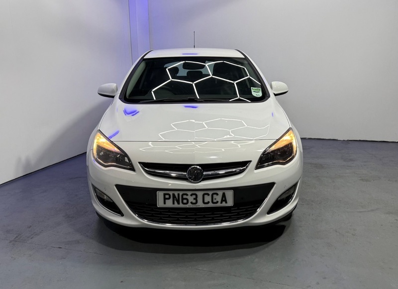 Vauxhall Astra Elite White #2