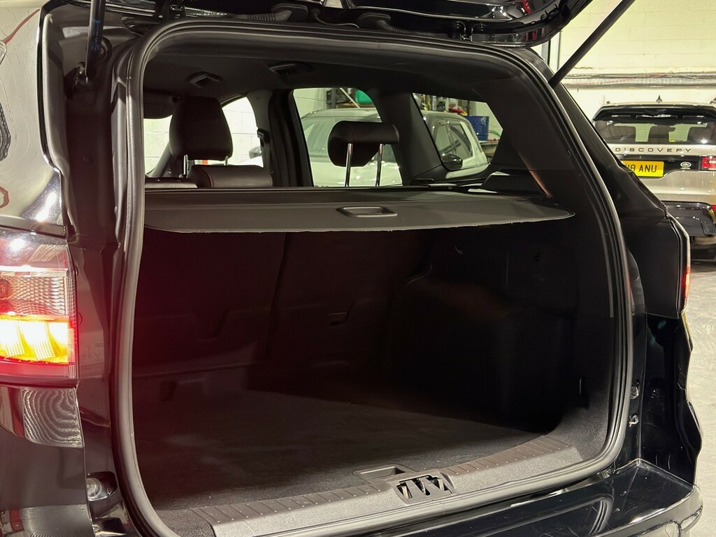Ford Kuga Hatchback Black #10