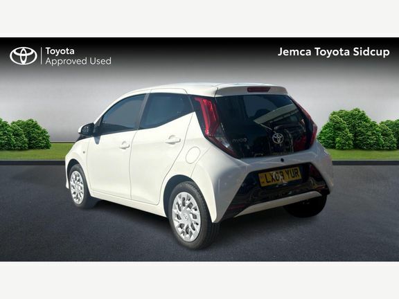Toyota Aygo X X-play M White #4