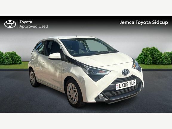Toyota Aygo X X-play M White